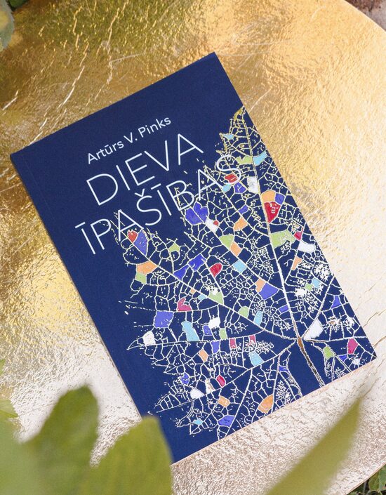 A. V. Pinks "Dieva īpašības"