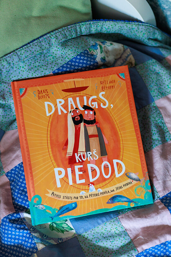 Dans Devits un Ketlina Ečeverī "Draugs, kurš piedod"