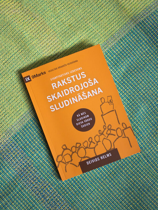 Deivids Helms "Rakstus skaidrojoša sludināšana"