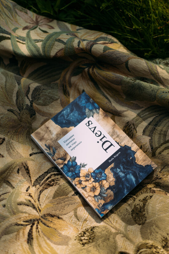 N. Paipere "Uzticamas sievietes un viņu neparastais Dievs"